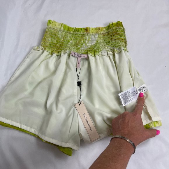 NWT BCBGeneration hight waist Abstract swirl smocked shorts XS - Picture 9 of 12